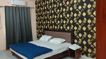 Rollaway beds, free WiFi, bed sheets