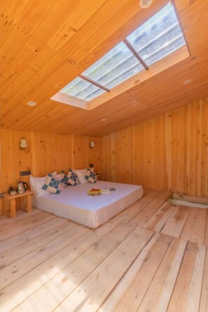 أسرّة قابلة للطي وواي فاي مجانًا وملاءات أسرّة