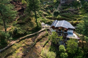 المنشأة من الخارج