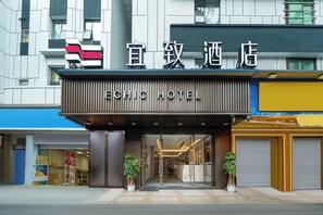 Front of property - YiZhi HotelShangxiajiu Pedestrian Stree (Guangzhou)