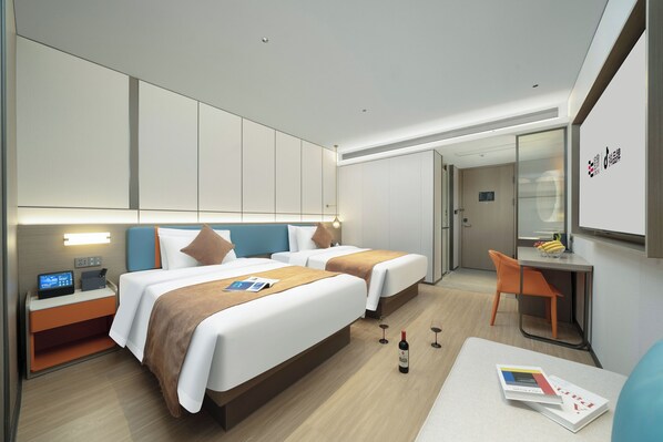 Executive Twin Room, 2 Double Beds, Non Smoking, Housekeeping | Desk, laptop workspace, blackout curtains, soundproofing - YiZhi HotelShangxiajiu Pedestrian Stree (Guangzhou)