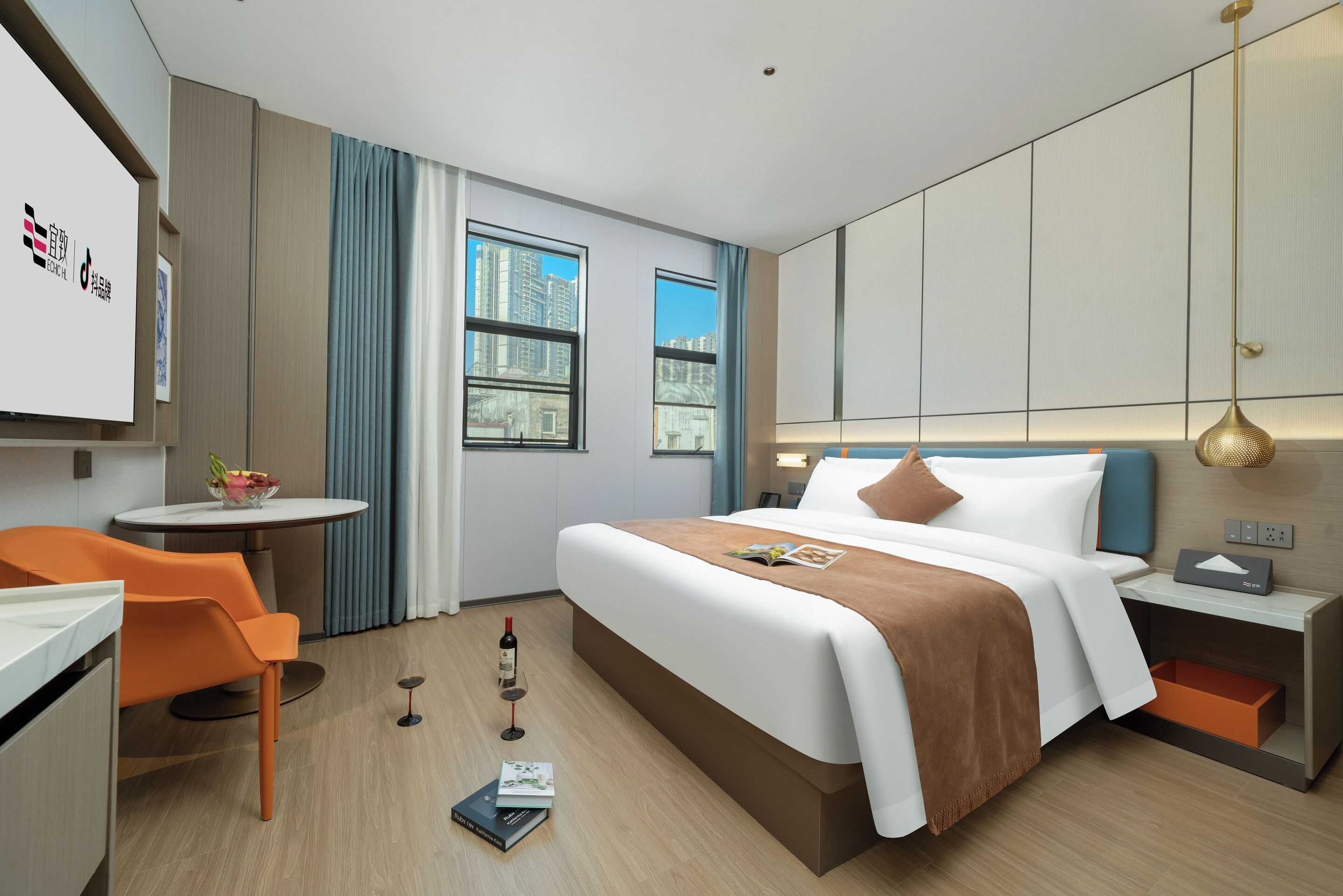 Executive Double Room, 1 Queen Bed, Non Smoking, City View | Desk, laptop workspace, blackout drapes, soundproofing