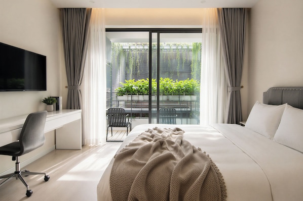 Luxury Studio, City View | Premium bedding, individually decorated, individually furnished, desk