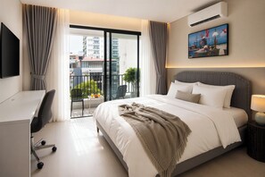 Luxury Studio, City View | Premium bedding, individually decorated, individually furnished, desk