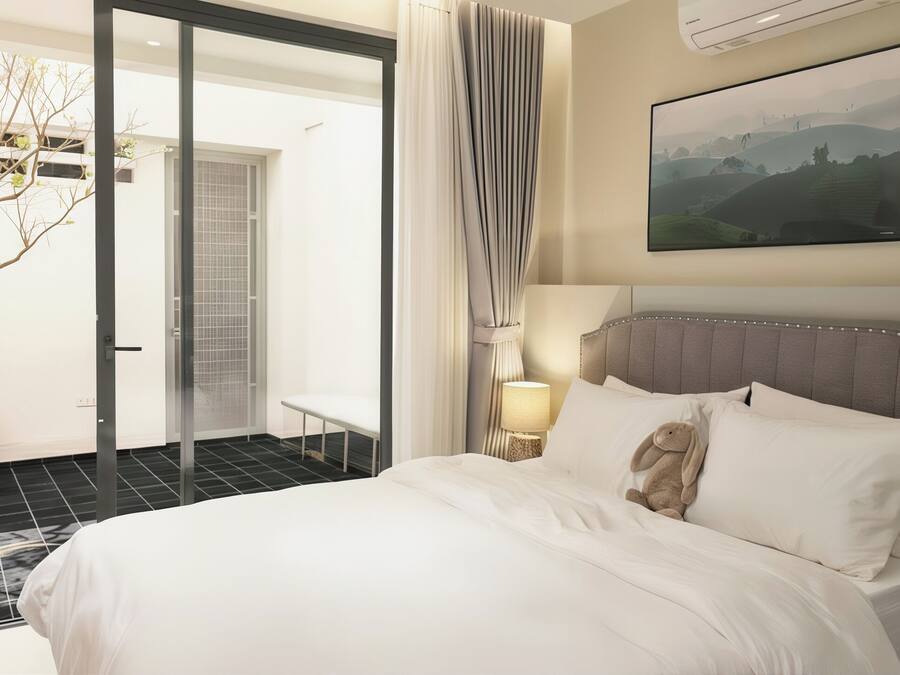 Luxury Studio, City View | Premium bedding, individually decorated, individually furnished, desk