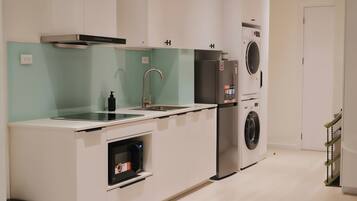 Luxury Studio Suite, City View | Private kitchen | Fridge, microwave, stovetop, cookware/dishes/utensils