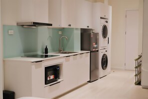 Luxury Studio Suite, City View | Private kitchen - Centraltique Veranda Living (Hanoi)