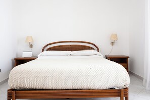 Comfort Apartment, Balcony, Partial Sea View | Down comforters, blackout drapes, iron/ironing board, travel crib - Capo Sereno (Sorrento)