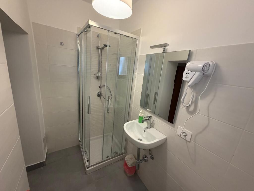 Dusj, hårføner, bidé og håndklær