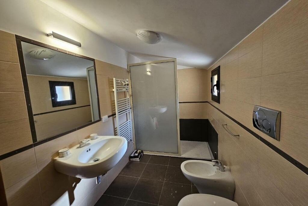 Doccia, asciugacapelli, bidet, asciugamani