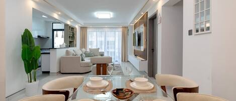 Classic Apartment, Balcony, City View | Ruang tamu | TV Pintar, Netflix, filem tayangan pertama, perkhidmatan penstriman