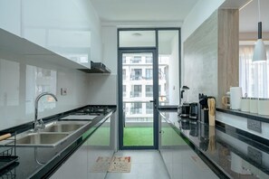 Private kitchen - Alina Harbor View Palace-2 Bedroom (Nairobi)