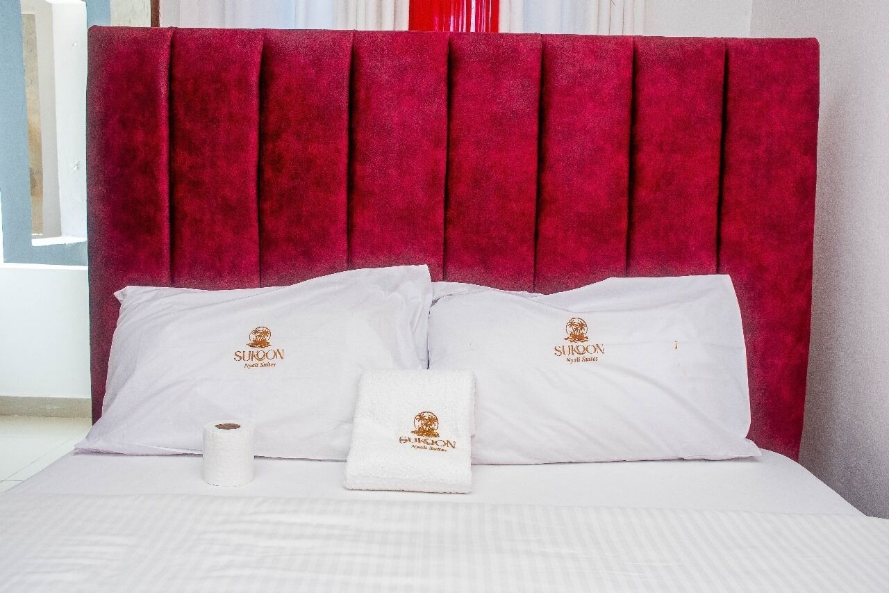 Safe på rommet, skrivebord og skrivebord for bærbar PC