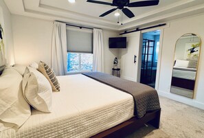 4 habitaciones, escritorio y tabla de planchar con plancha 