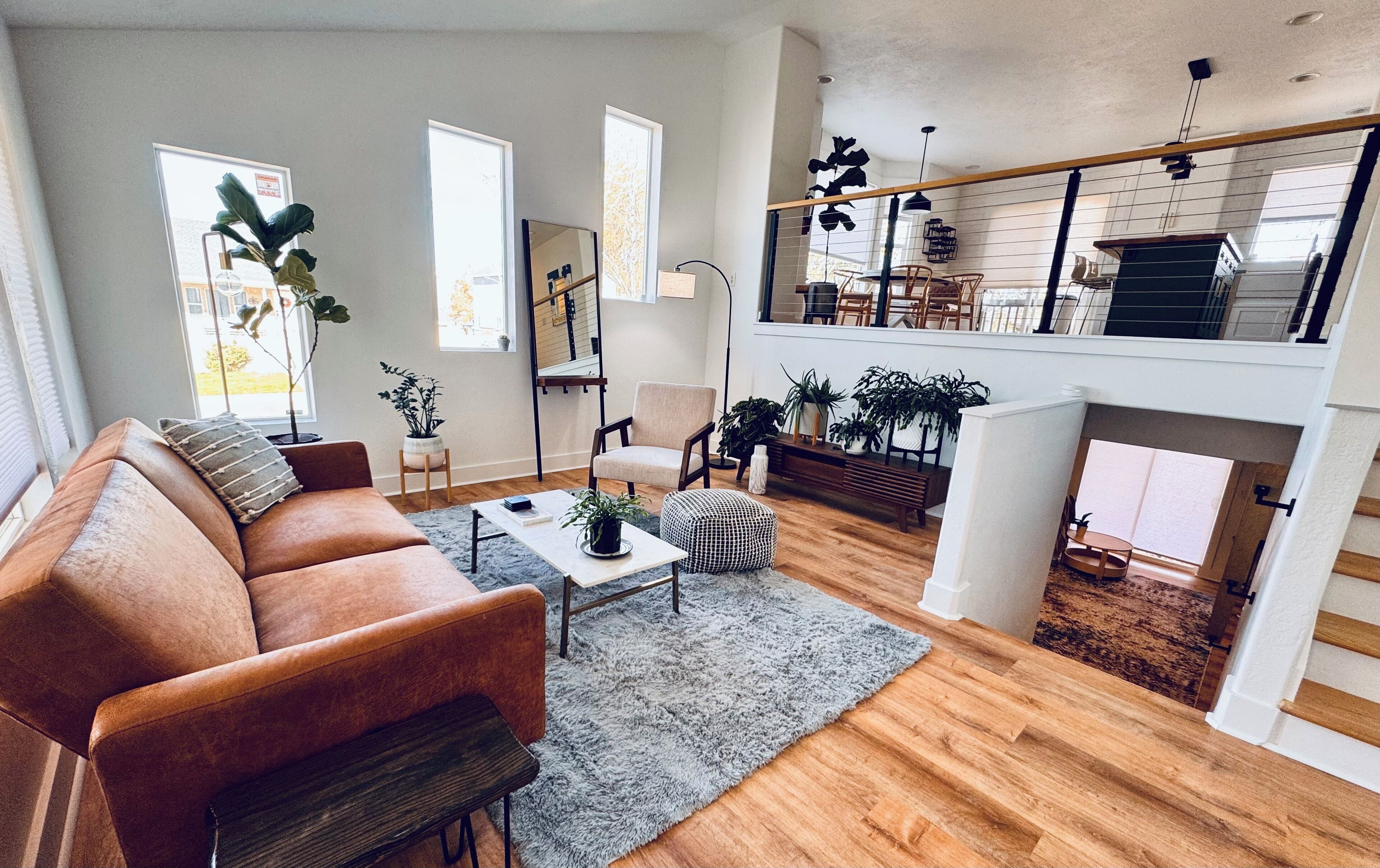 Älytelevisio, takka, kirjoja