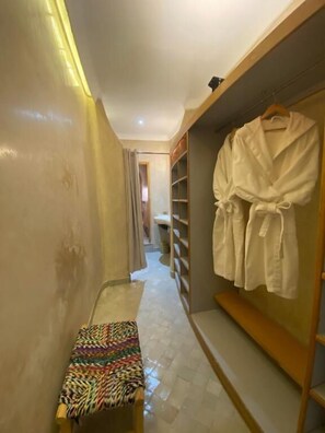 Strykejern/-brett og wi-fi (inkludert)