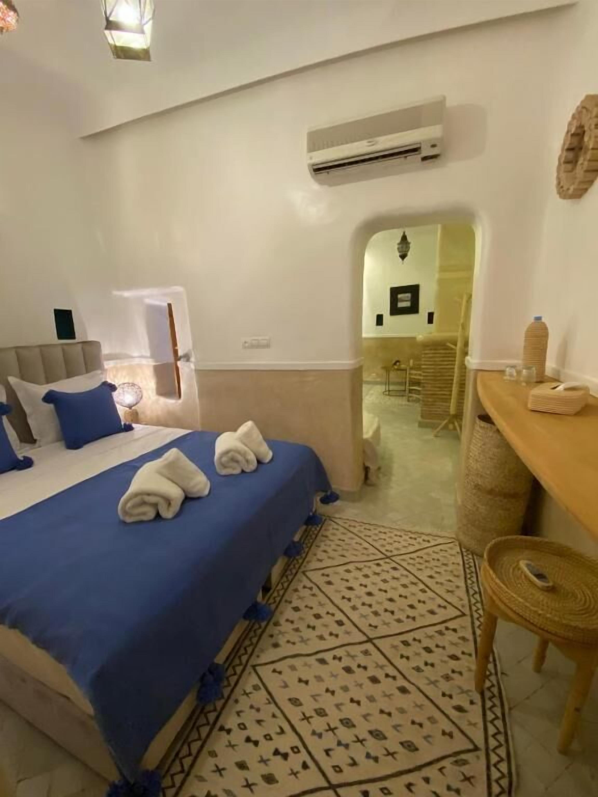 Iron/ironing board, free WiFi