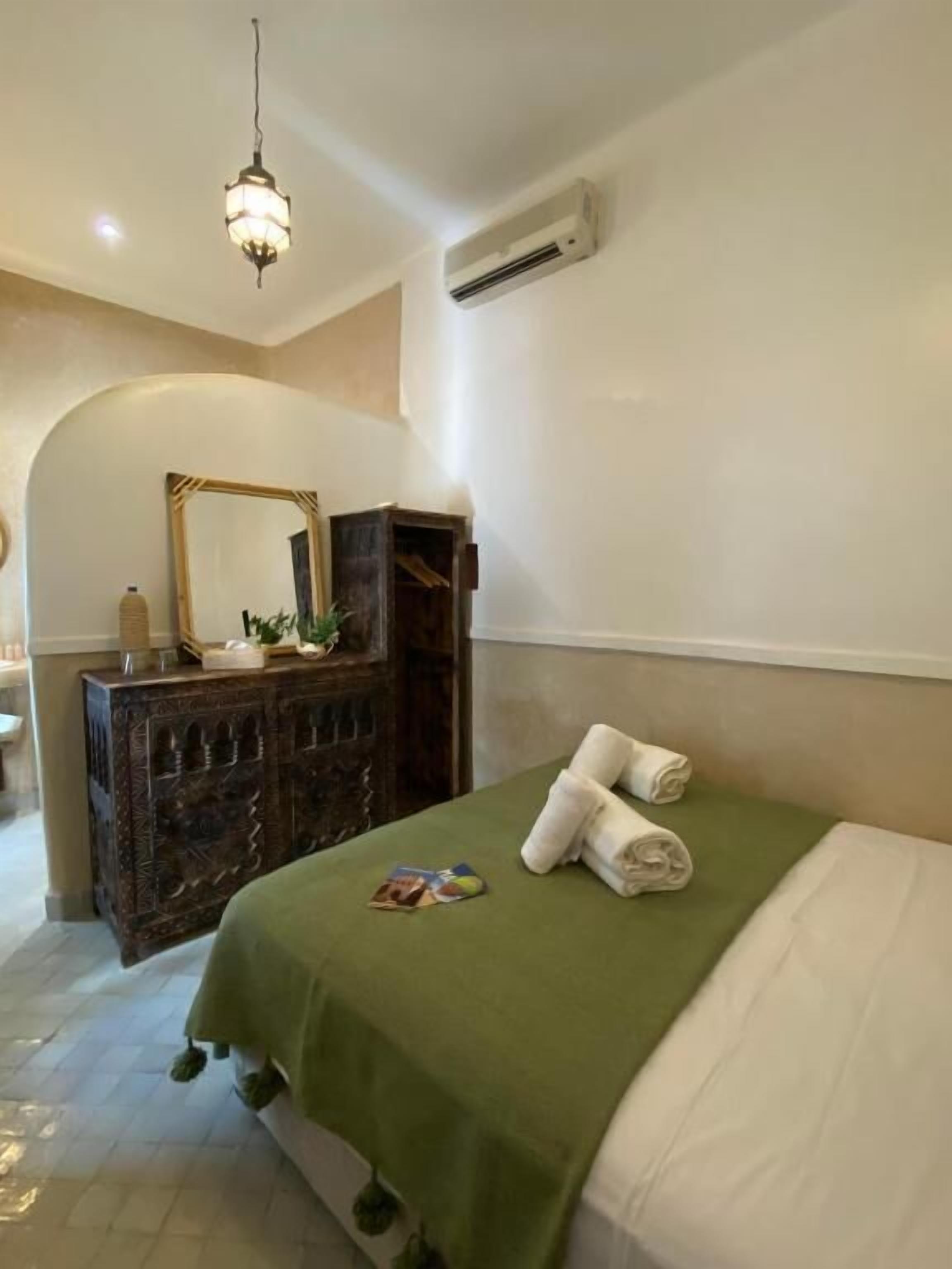 Iron/ironing board, free WiFi