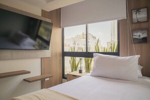 3 habitaciones, tabla de planchar con plancha, wifi y ropa de cama 