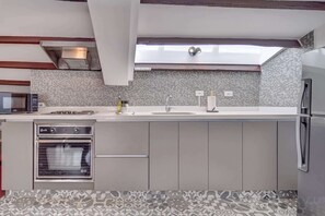 Fridge, microwave, oven, stovetop