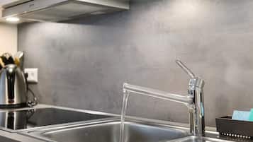 Køleskab, mikrobølgeovn, ovn, kogeplade