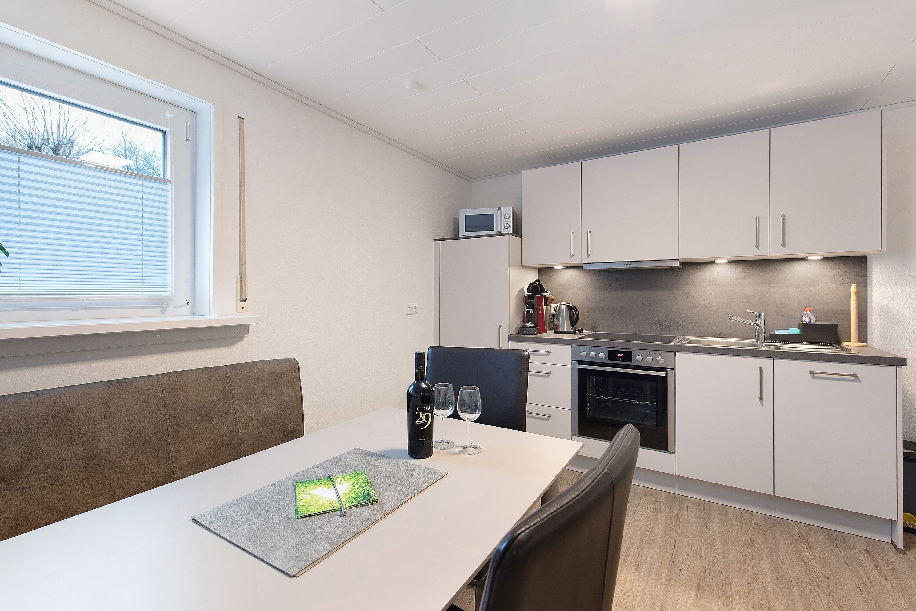 Køleskab, mikrobølgeovn, ovn, kogeplade