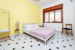 3 Schlafzimmer, Schreibtisch, BĂŒgeleisen/BĂŒgelbrett, Reisekinderbett