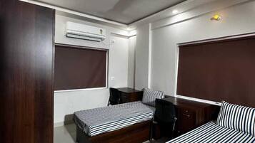 Basic Twin Room, 1 Bedroom | In-room safe, desk, laptop workspace, soundproofing
