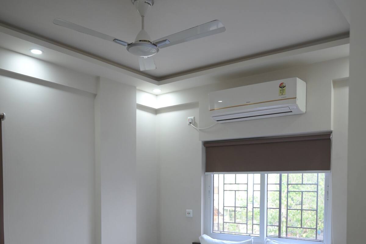 Comfort Double or Twin Room, City View | In-room safe, laptop workspace, iron/ironing board