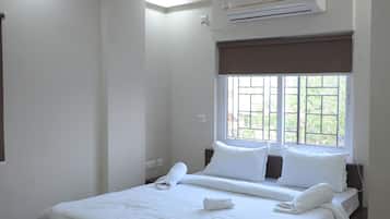 In-room safe, laptop workspace, iron/ironing board