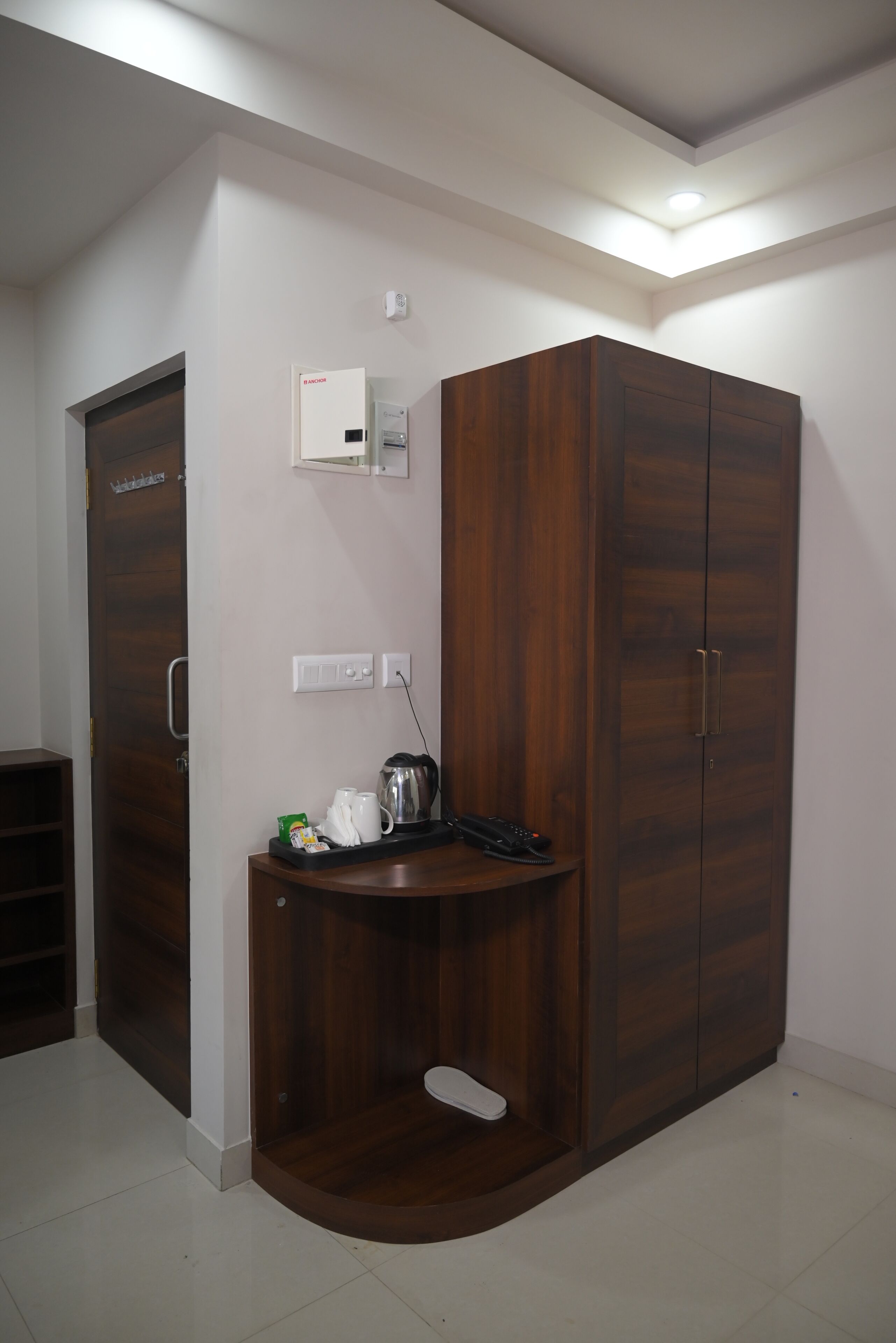 客房內保險箱、筆電工作空間、熨斗/熨衣板