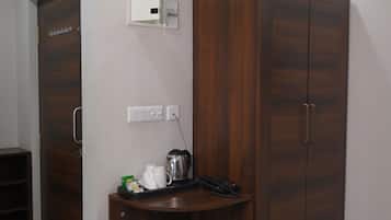 In-room safe, laptop workspace, iron/ironing board