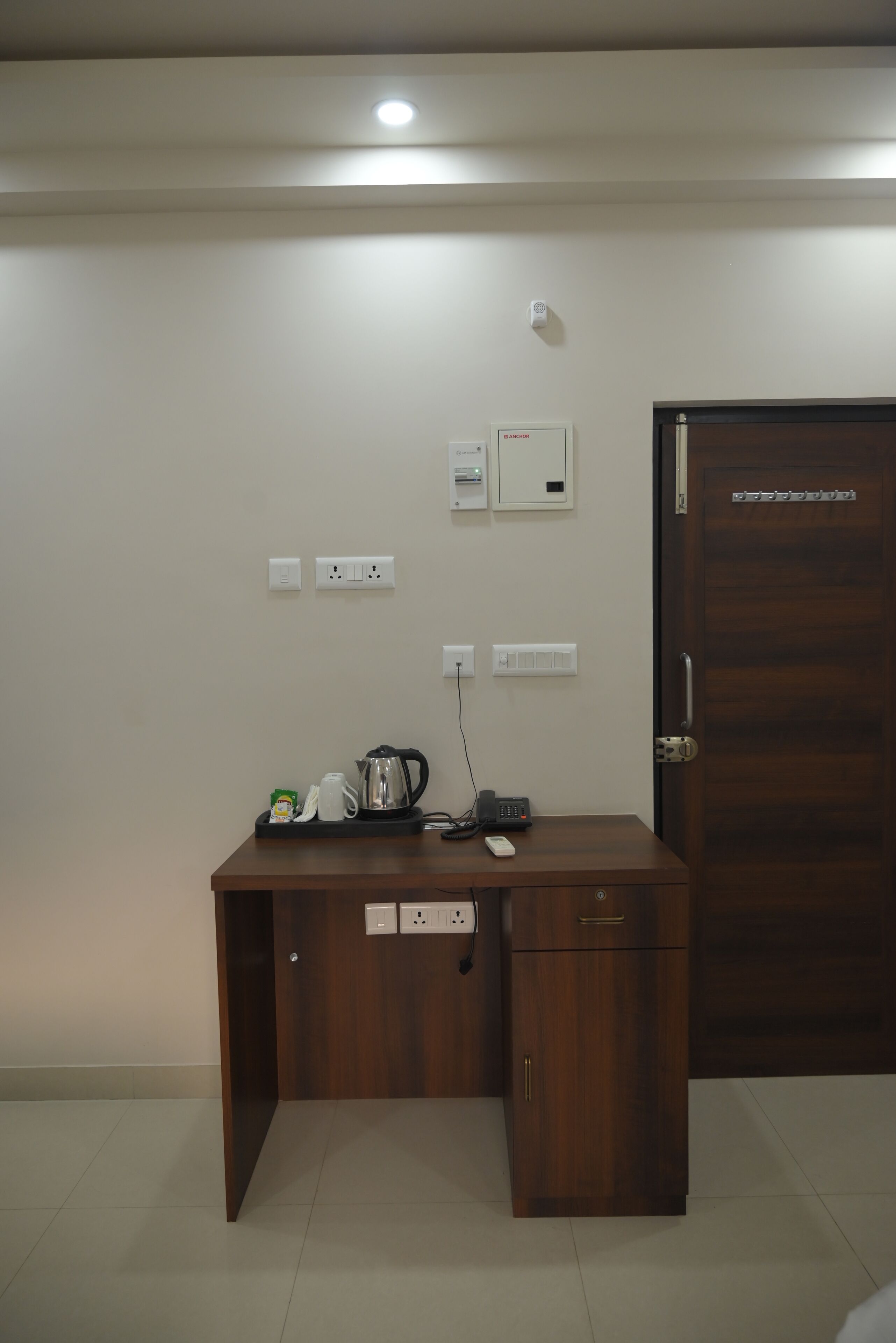 Camera Comfort con letto matrimoniale o 2 letti singoli, vista città | Cassaforte in camera, postazione laptop, ferro/asse da stiro