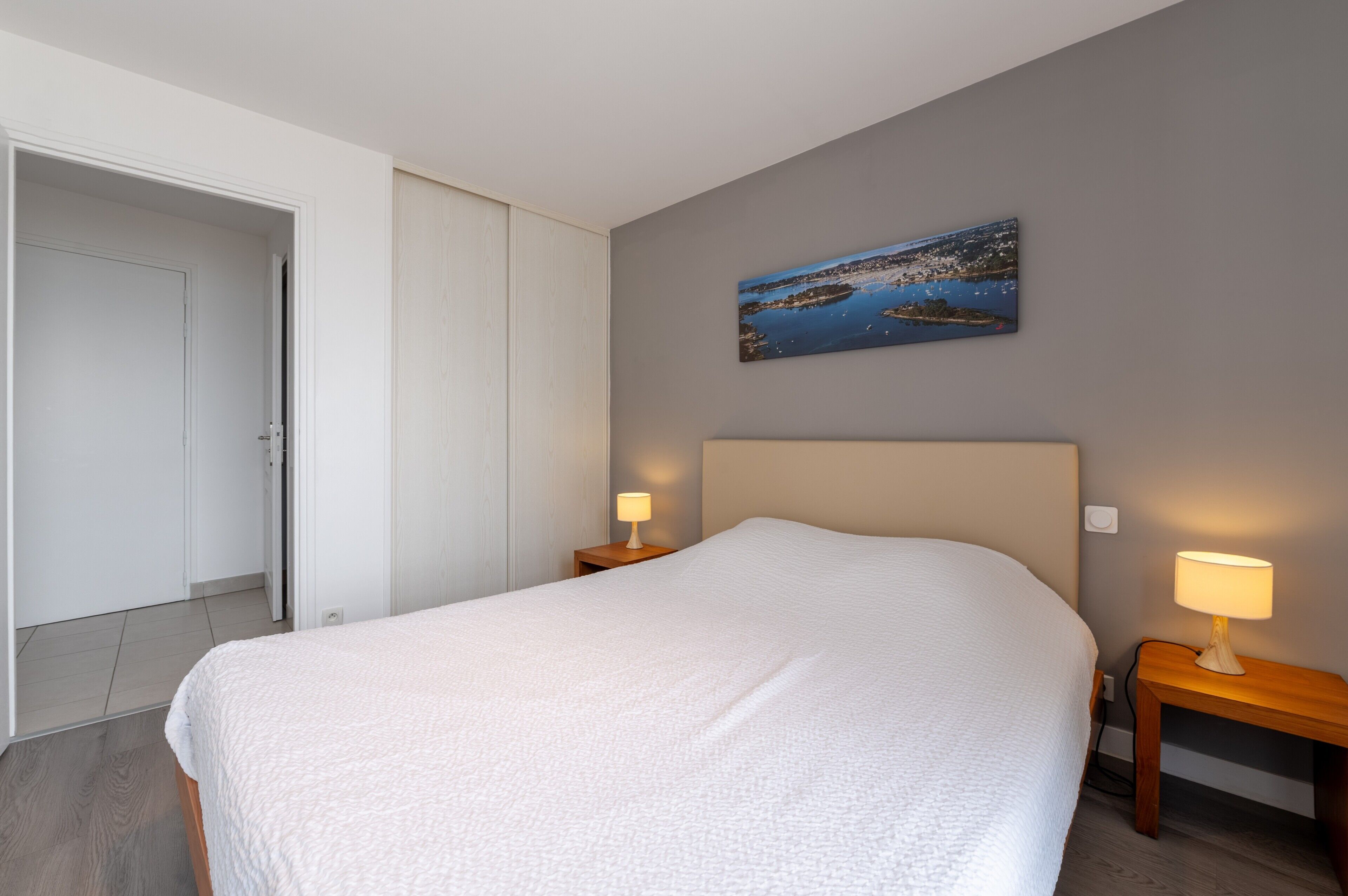 2 dormitoris, planxa i posts de planxar, wifi i roba de llit 