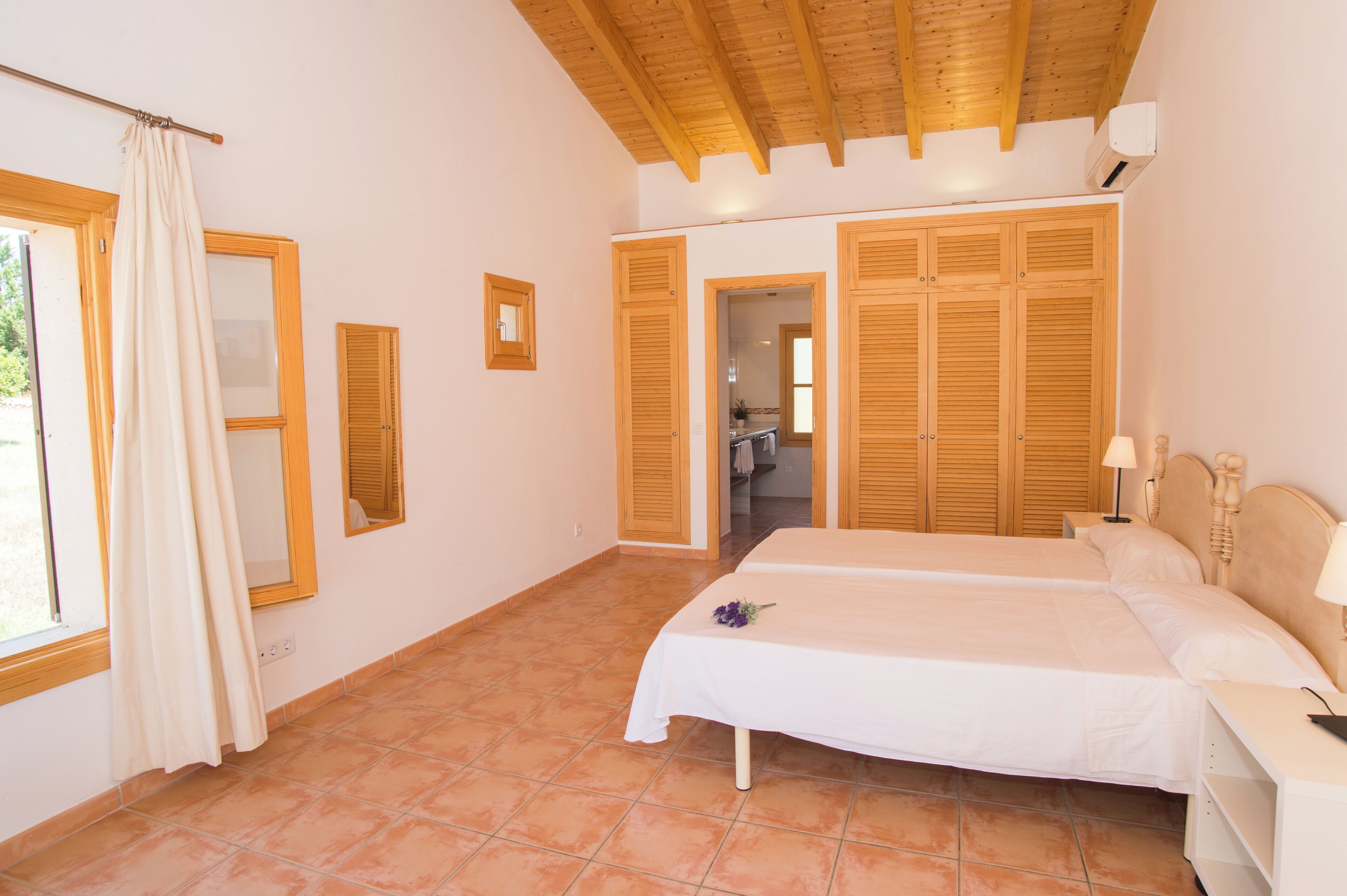 6 bedrooms, in-room safe, iron/ironing board, free WiFi