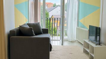 Apartment, 2 Bedrooms, Balcony, Garden View | Living area