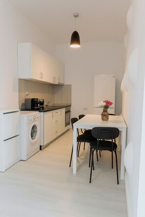 公寓, 2 间卧室, 阳台, 花园景观 | 私人厨房