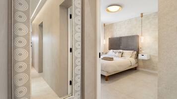 3 bedrooms, in-room safe, iron/ironing board, free WiFi