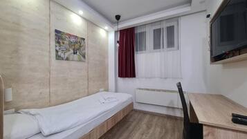 Habitación individual económica | Escritorio y wifi gratis