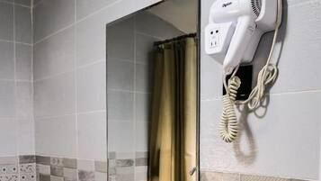 Economy Single Room | Bathroom | Hair dryer, towels, soap, shampoo