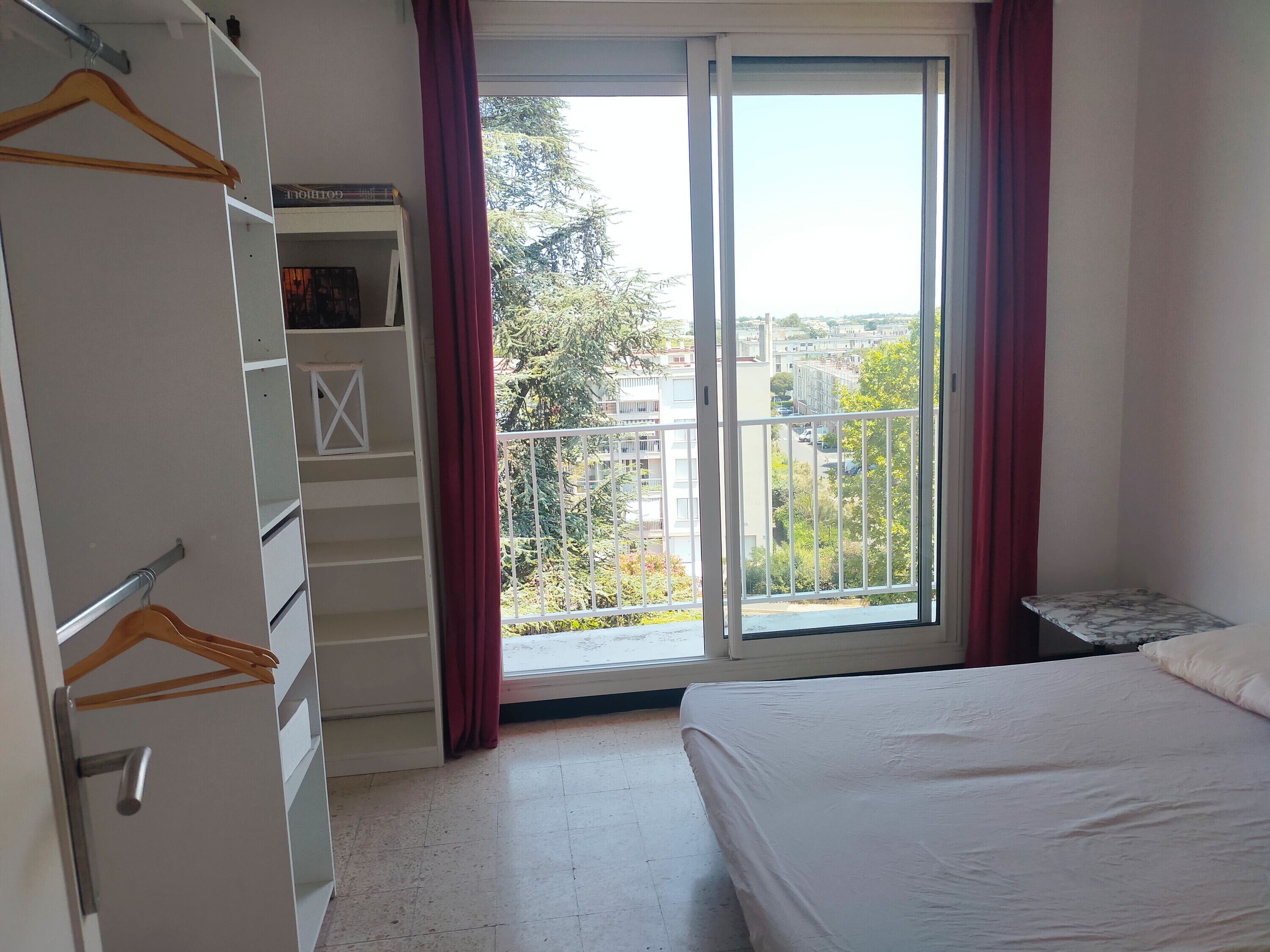 2 bedrooms, bed sheets