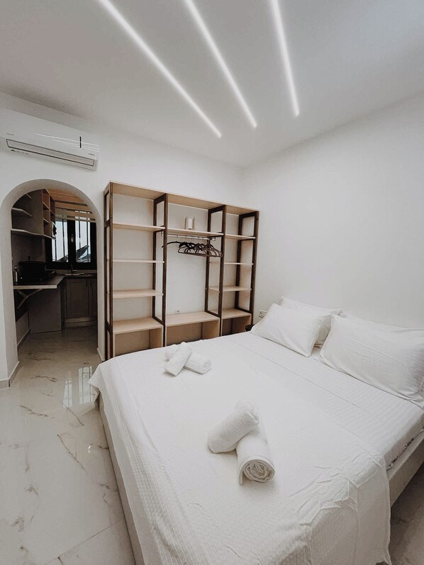 1 slaapkamer, een strijkplank/strijkijzer, wifi, beddengoed