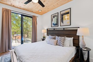 4 bedrooms, free WiFi, bed sheets, wheelchair access - Sevierville Retreat • Indoor Pool + Hot Tub + Firepit + Gym | Ridgeview Retreat (Sevierville)