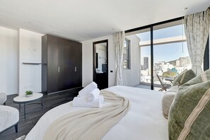 2 slaapkamers, een bureau, een strijkplank/strijkijzer, gratis wifi