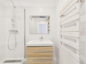 Douche, séchoir à cheveux
