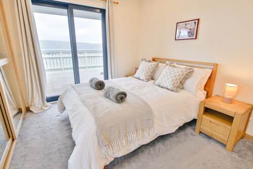 Coastal Stay w/ Sea View, Log Burner, Huge Terrace