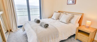 Coastal Stay w/ Sea View, Log Burner, Huge Terrace