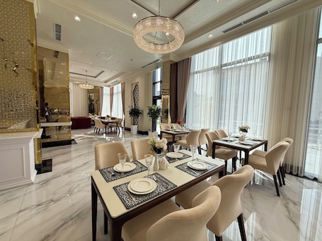 Free daily buffet breakfast . Khorazm Hotel