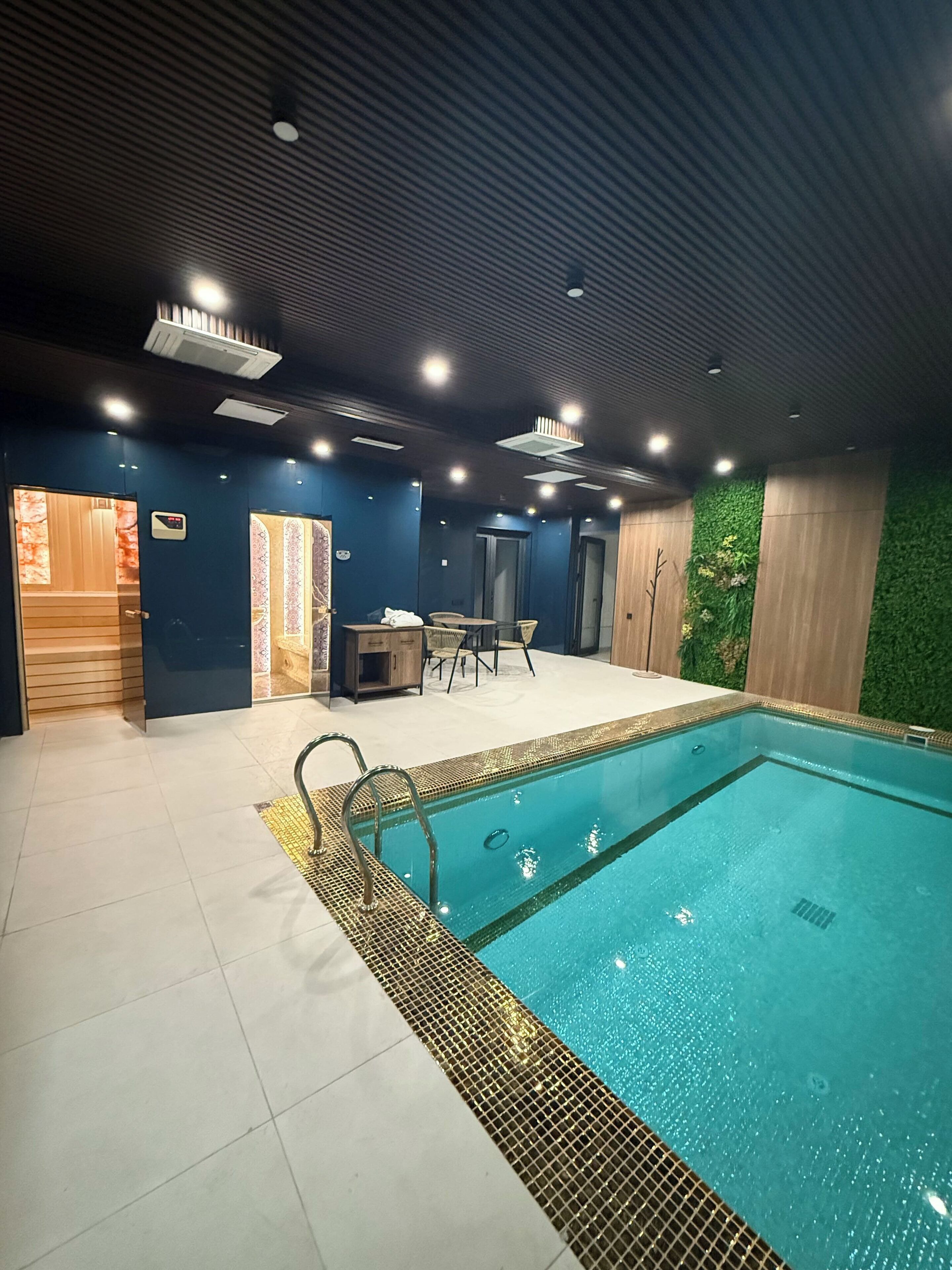 สระว่ายน้ำในร่ม