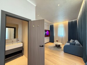 奢華套房, 城市景觀 | 客房內保險箱、遮光布/窗簾、熨斗/熨衣板、免費無線上網